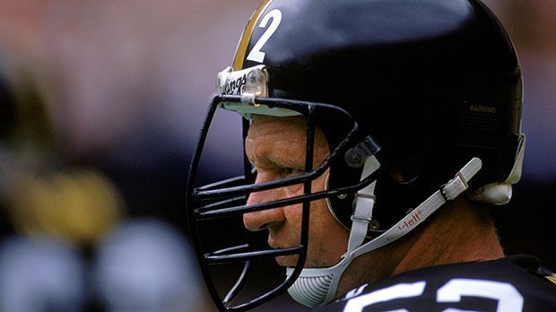 
                <strong>Center: Mike Webster</strong><br>
                Center: Mike Webster. Super-Bowl-Gewinner IX, X, XIII, XIV mit den Pittsburgh Steelers.
              