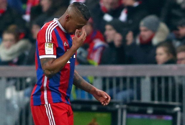 
                <strong>FLOP: Jerome Boateng</strong><br>
                Nach der Pleite in Wolfsburg "nur" ein Punkt gegen den FC Schalke. Einer der Hauptgründe: Früh in der Partie fliegt Verteidiger Jerome Boateng nach einer Notbremse vom Platz und erweist seiner Mannschaft so einen Bärendienst.
              