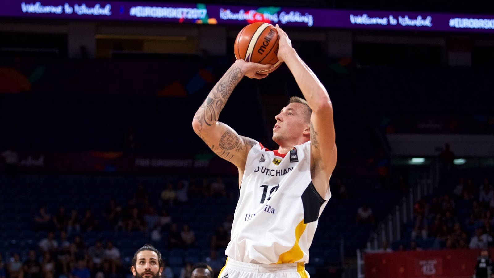 
                <strong>Daniel Theis</strong><br>
                Aktueller Klub: Boston Celtics (NBA)Anzahl Länderspiele: 36Position: Forward/ Center
              