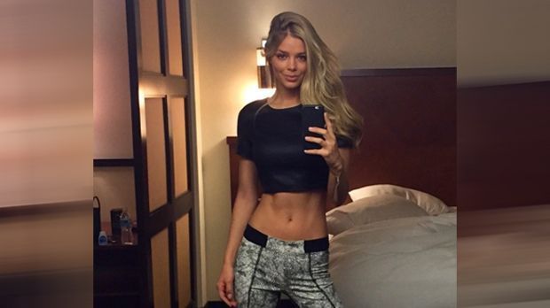 
                <strong>Danielle Knudson</strong><br>
                Wenig überraschend, ist das Model natürlich topfit, wie sie immer wieder durch Selfies dokumentiert.
              