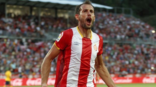 
                <strong>Cristian Stuani (FC Girona)</strong><br>
                Dem spanischen Aufsteiger Girona scheint mit der Verpflichtung von Stürmer Cristian Stuani ein Glücksgriff gelungen zu sein, wenn man sein Debüt als Bewertungsgrundlage nimmt. Beim 2:2-Unentschieden gegen Atletico Madrid erzielte der Uruguayer beide Treffer für die Katalanen, beide schon vor der Pause und auch beide per Kopf. Der 30-jährige Stuani kam im Sommer von Premier-League-Absteiger Middlesbrough zu Girona und unterschrieb einen Vertrag bis 2020.
              