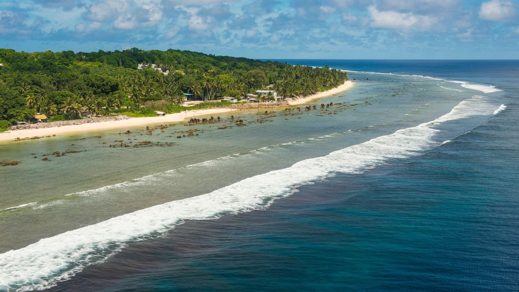  Nauru: Die Insel gilt als kleinste Republik der Welt, da nur die Wahlmonarchie Vatikan und das Fürstentum Monaco kleiner sind. Tuvalu und San Marino sind wiederum größer.  Nauru ist eine Koralleninsel. Sie ist ein Atoll auf der Spitze eines unterseeischen Vulkans 