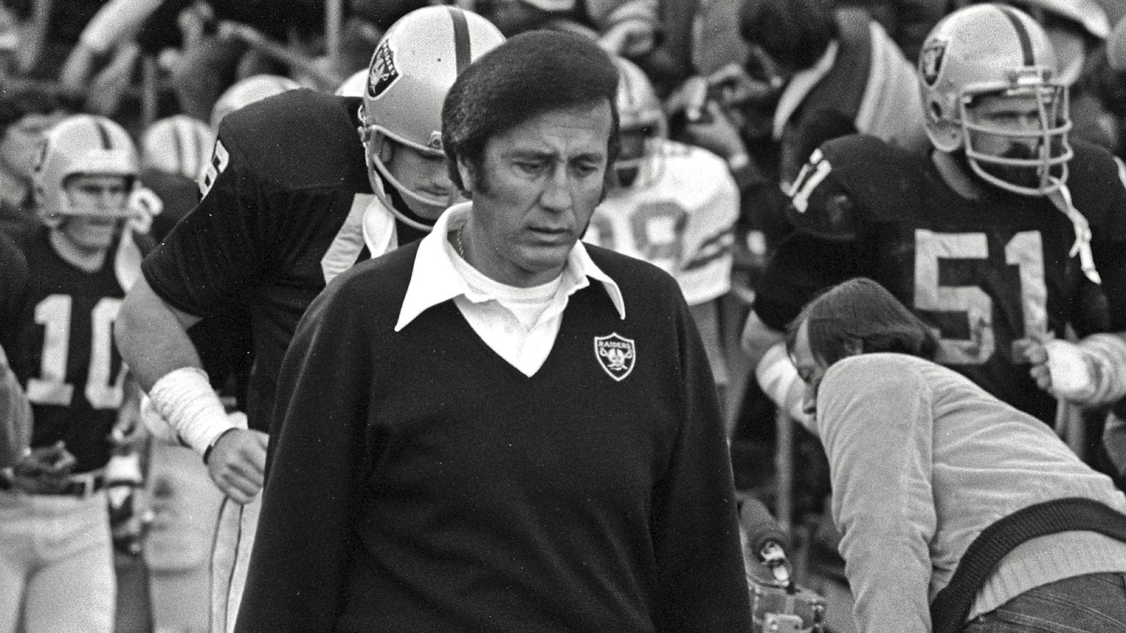 
                <strong>2021: Tom Flores</strong><br>
                &#x2022; Position: Head Coach -<br>&#x2022; In der NFL: 1979 bis 1994 -<br>&#x2022; Teams: Oakland/Los Angeles Raiders, Seattle Seahawks <br>
              