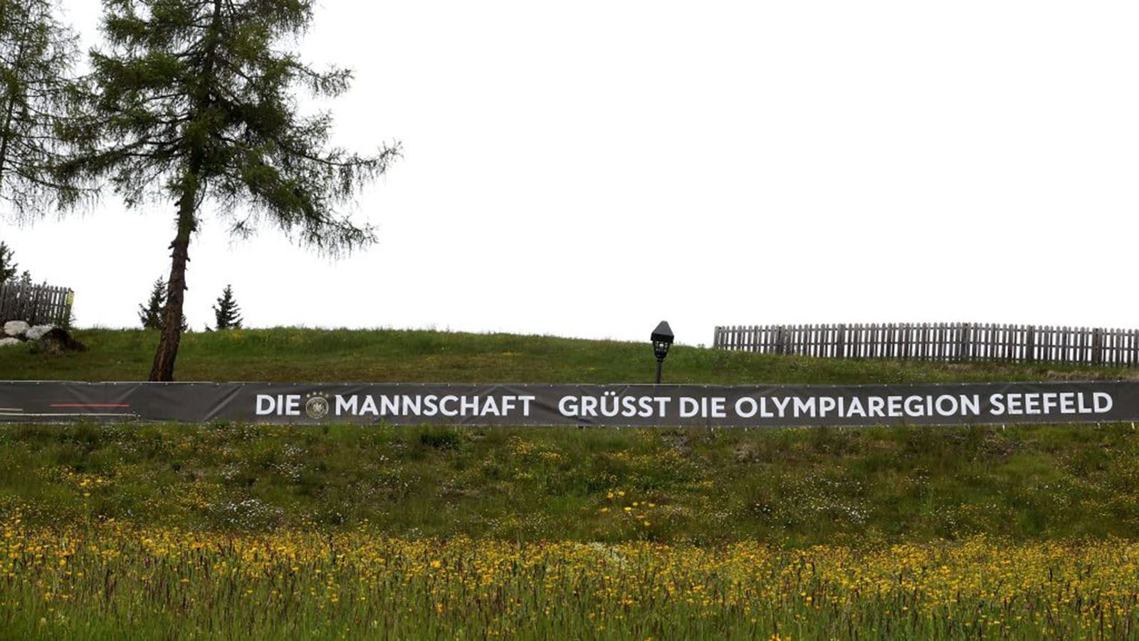 
                <strong>Das luxuriöse DFB-Quartier im Trainingslager in Seefeld</strong><br>
                Am Freitag sind die deutschen Nationalspieler nach Seefeld/Österreich gereist, um sich dort auf die anstehende EM vorzubereiten. ran.de zeigt die Unterkunft der DFB-Stars. 
              