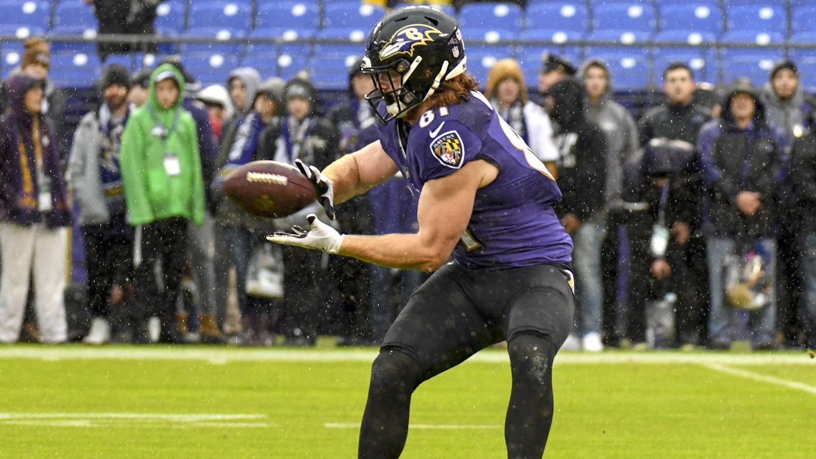 
                <strong>Pick 25: Hayden Hurst (Tight End, Baltimore Ravens)</strong><br>
                Hayden Hurst war der am höchsten gepickte Tight End im Draft 2018. Verletzungsbedingt verpasste er die ersten vier Saisonspiele. Danach fand er als Passempfänger nur selten statt. Der in der dritten Runde ausgewählte Mark Andrews lief ihm den Rang ab, stellte ihn deutlich in den Schatten. Für 2018 hat er lediglich 163 Receiving Yards und einen Touchdown vorzuweisen. Und: Die Umstellung von Joe Flacco zu Lamar Jackson schien seine Ausbeute nicht zu fördern. ran-Note: 5
              