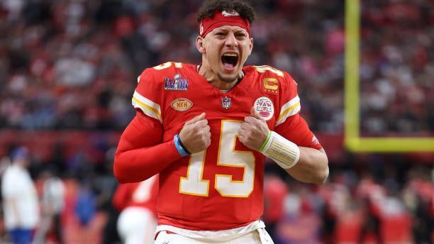<strong>Kansas City Chiefs (2017)</strong><br>Spieler: Patrick Mahomes (QB)<br>Jahr des Drafts: 2017<br>Jahr des ersten Awards: 2018<br>Award: Most Valuable Player