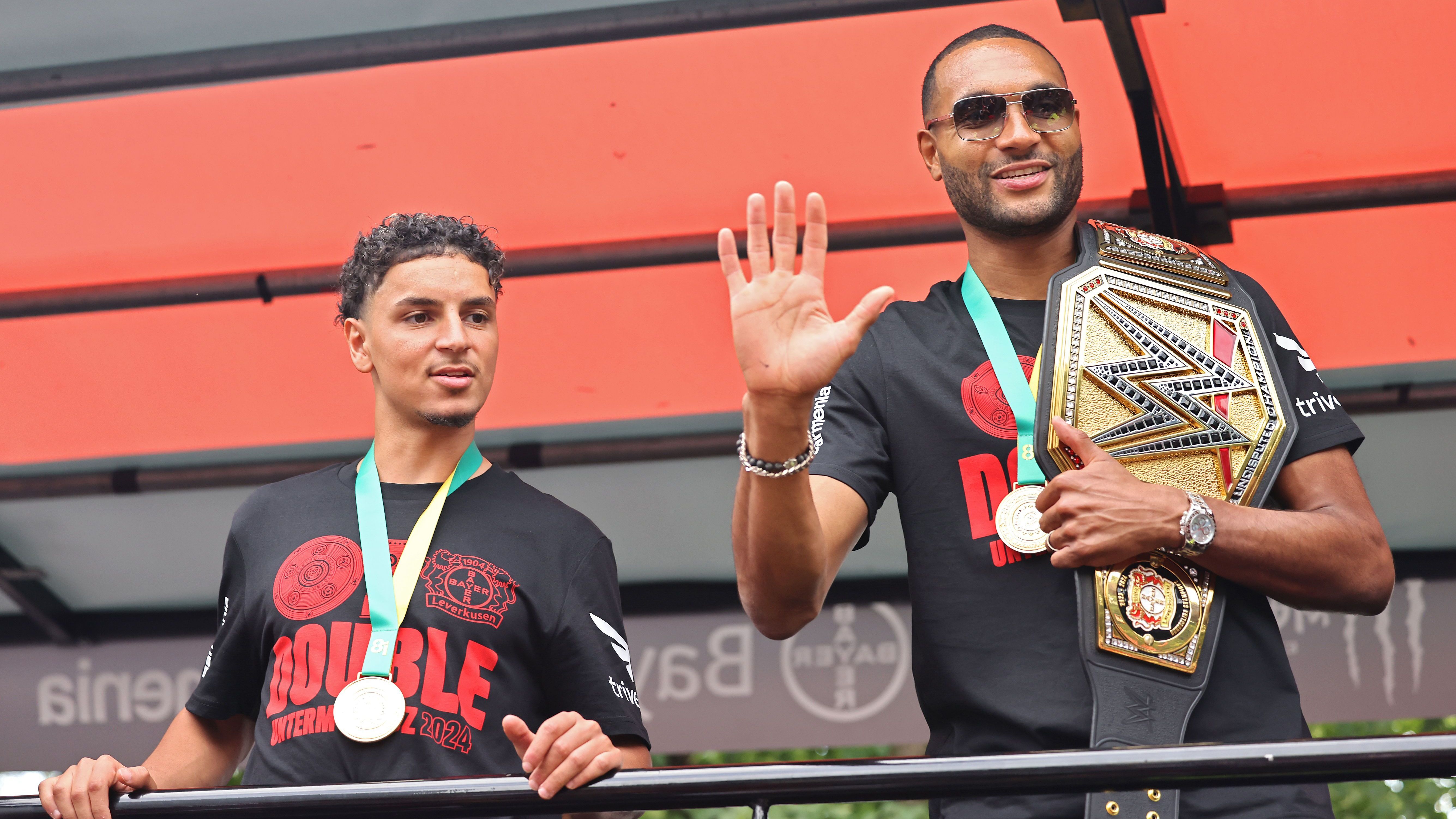 <strong>Jonathan Tah (Bayer Leverkusen)</strong><br>Tah habe weiterhin die klare Präferenz, zum FC Bayern zu wechseln. Zunächst aber wird er mit Bayer Leverkusen die Vorbereitung starten müssen. Denn eine Einigung der Klubs sei zunächst nicht in Sicht. Immerhin aber käme in die Geschichte wieder Bewegung rein, die in den letzten Tagen und Wochen ausblieb.