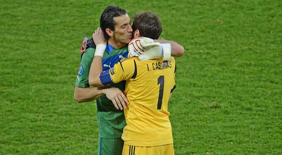 
                <strong>Casillas vs. Buffon </strong><br>
                Wenn im Champions-League-Achtelfinale der FC Porto und Juventus Turin gegeneinander spielen (am 22. Februar ab 20:15 Uhr im Liveticker auf ran.de) ist es vor allem das Aufeinandertreffen zweier Torwart-Legenden: Iker Casillas gegen Gianluigi Buffon. ran.de hat einige Zahlen und Fakten zum "unendlichen Duell" (Gazetta dello Sport) zusammengetragen (Stand: 22. Februar 2017).
              