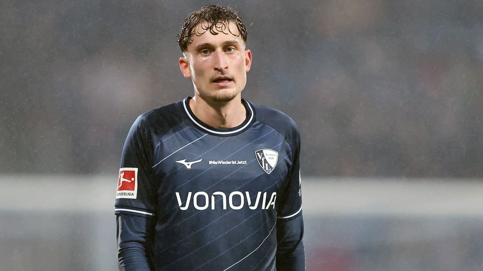 <strong>Patrick Osterhage</strong>&nbsp;<strong>(VfL Bochum)</strong><br>Versucht sich, im Zusammenspiel mit Stöger immer wieder einzubringen. Viel gelingt ihm dabei aber nicht. Er lässt durch Flüchtigkeitsfehler einige potenzielle Möglichkeiten liegen. Unglücklicher Auftritt. <strong><strong><em>ran</em></strong>-Note: 5</strong>