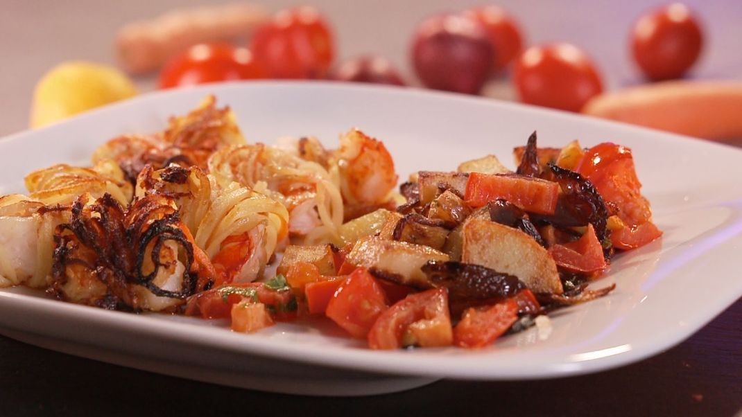 Garnelen im Karotten-Kartoffel-Mantel kannst du mit unserem Rezept einfach und schnell zubereiten.