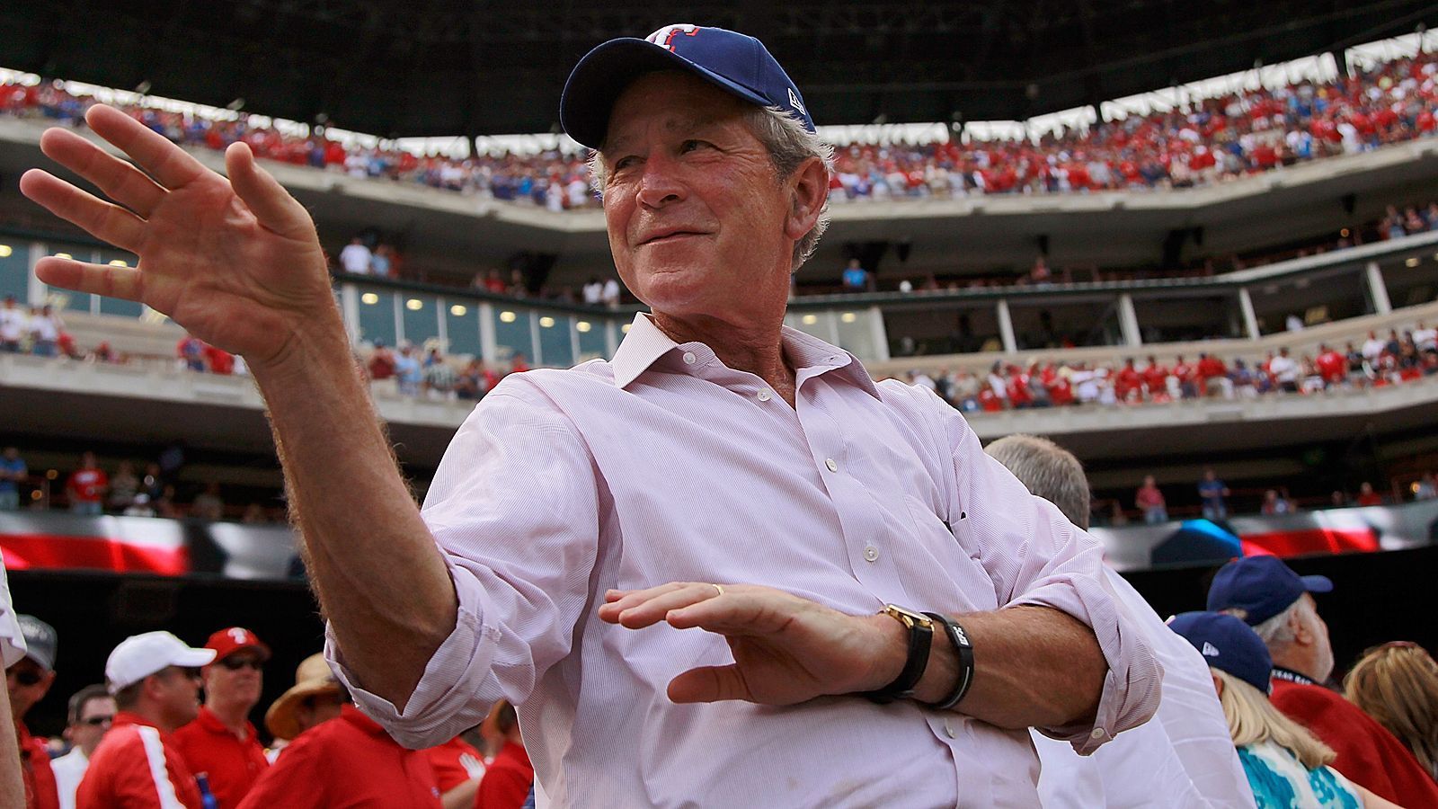 <strong>George W. Bush (Houston Texans)</strong><br>
                Als langjähriger Gouverneur von Texas schwärmt der ehemalige US-Präsident George W. Bush auch für die Houston Texans.
