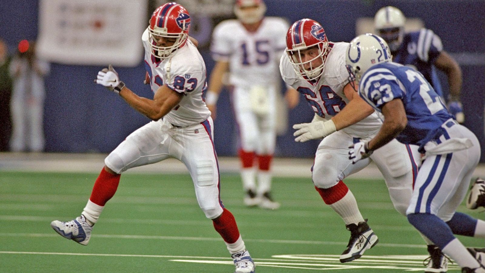 
                <strong>Platz 6: Buffalo Bills (1997)</strong><br>
                Die Bills lagen 1997 gegen die Indianapolis Colts deutlich mit 0:26 zurück. Doch dann drehte Buffalo auf, kam noch vor der Halbzeit auf 10:26 heran. Der große Matchwinner am Ende: Running Back Antowain Smith. Der Rookie kam beim 31:26-Erfolg auf 129 Yards und drei Touchdowns - bei nur zwölf Carries!
              