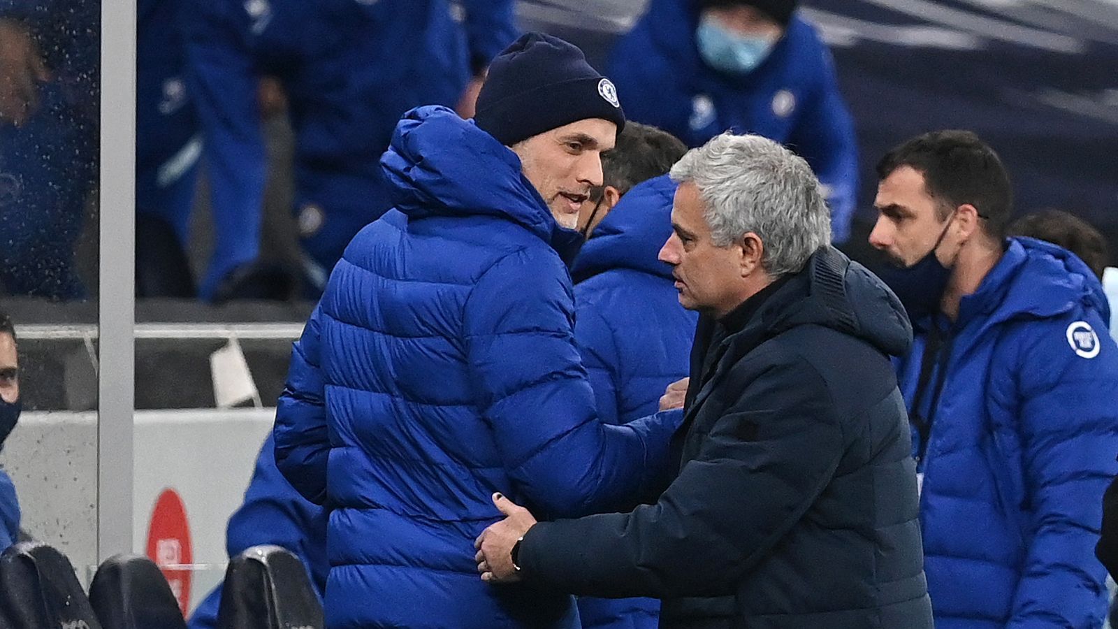 
                <strong>Jose Mourinho (Tottenham Hotspur)</strong><br>
                Er ist das erste prominente "Opfer": Am 4. Februar 2021 verliert Jose Mourinho das Londoner Derby mit den Tottenham Hotspur gegen Tuchel und Chelsea 0:1. Für Tuchel ist es der dritte Sieg im dritten Spiel seit seinem Amtsantritt. "Es ist ein verdienter Sieg. Wir waren in der ersten Halbzeit sehr gut, sehr dominant und stark mit dem Ball. Wir haben keine Gegenangriffe gegen eine der gefährlichsten Mannschaften zugelassen", lobt Tuchel. Mourinho wiederum ätzt: "Am Ende entscheidet ein Elfmeter das Spiel, ein Elfmeter, der keiner war."
              