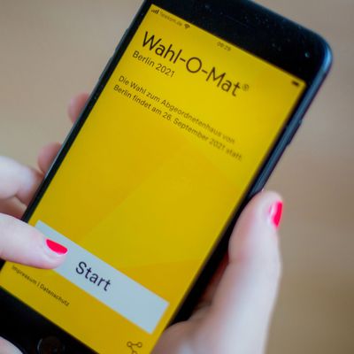 Die Wahl-O-Mat App auf einem Smartphone