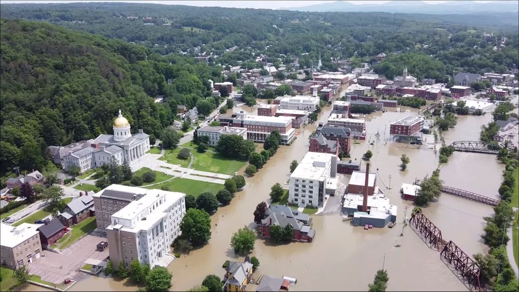 Nach den Überschwemmungen im US-Bundesstaat Vermont hat Gouverneur Scott vor "schwierigen Wochen" gewarnt.