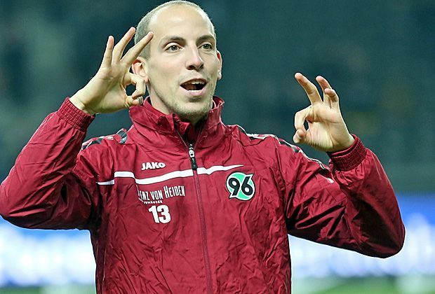 
                <strong>Jan Schlaudraff (Hannover 96)</strong><br>
                Jan Schlaudraff trägt seit 2008 das Trikot von Hannover 96 und verlässt den Verein am Saisonende. Wo es den 31-Jährigen hinzieht, steht noch nicht fest. Die Türkei ist für den versierten Techniker offenbar eine Option.
              