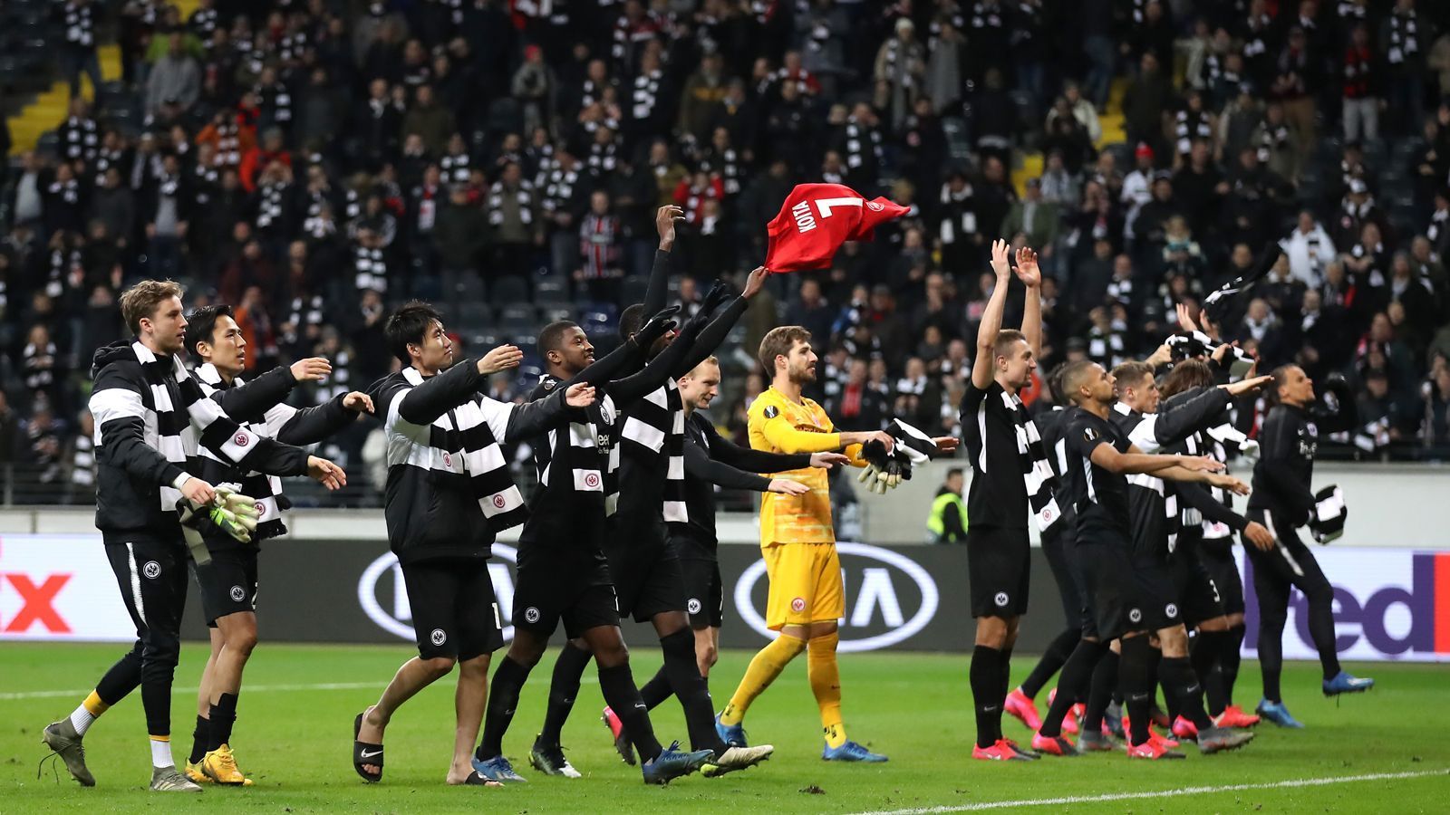 
                <strong>Eintracht Frankfurt: 8 Millionen Euro Verlust </strong><br>
                Heimspiele: 4Verlust pro Geisterspiel: 2 Millionen Euro
              