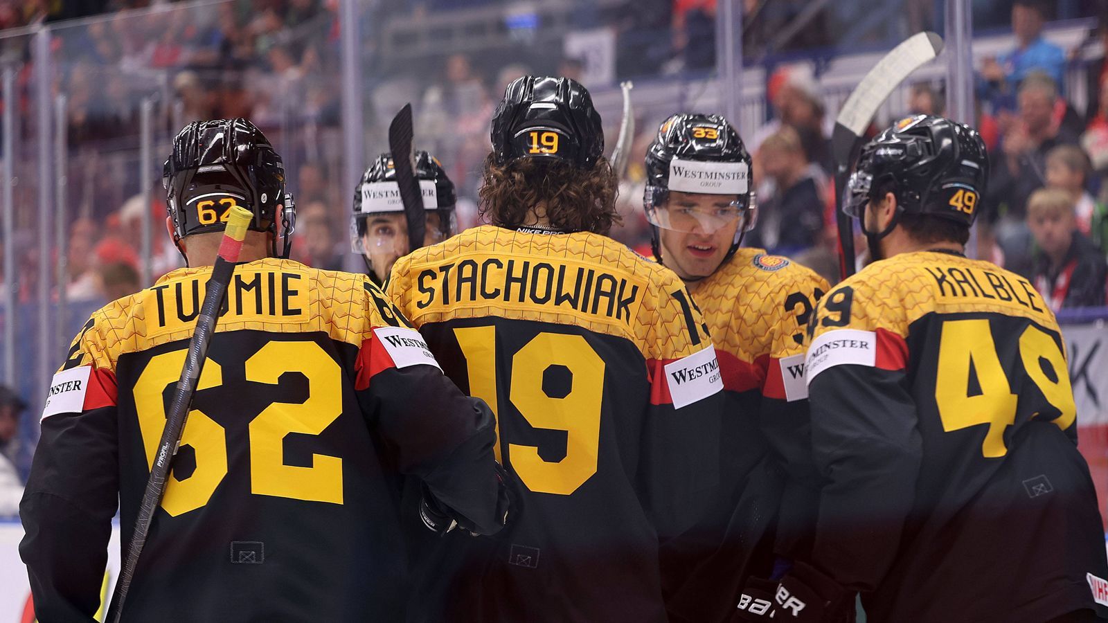 <strong>Top-Scorer, Dauerbrenner, Strafbankkönig</strong><br>Die deutsche Eishockeynationalmannschaft steht&nbsp;im Viertelfinale der Weltmeisterschaft. Wer hat im DEB-Team die meisten Tore erzielt? Und wer saß am längsten auf der Strafbank? <strong><em>ran</em></strong> hat die Zahlen der Vorrunde im Überblick.