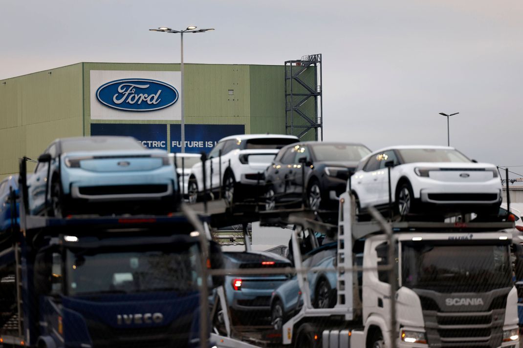 Ford-Mitarbeiter:innen werden in Köln in Kurzarbeit geschickt.