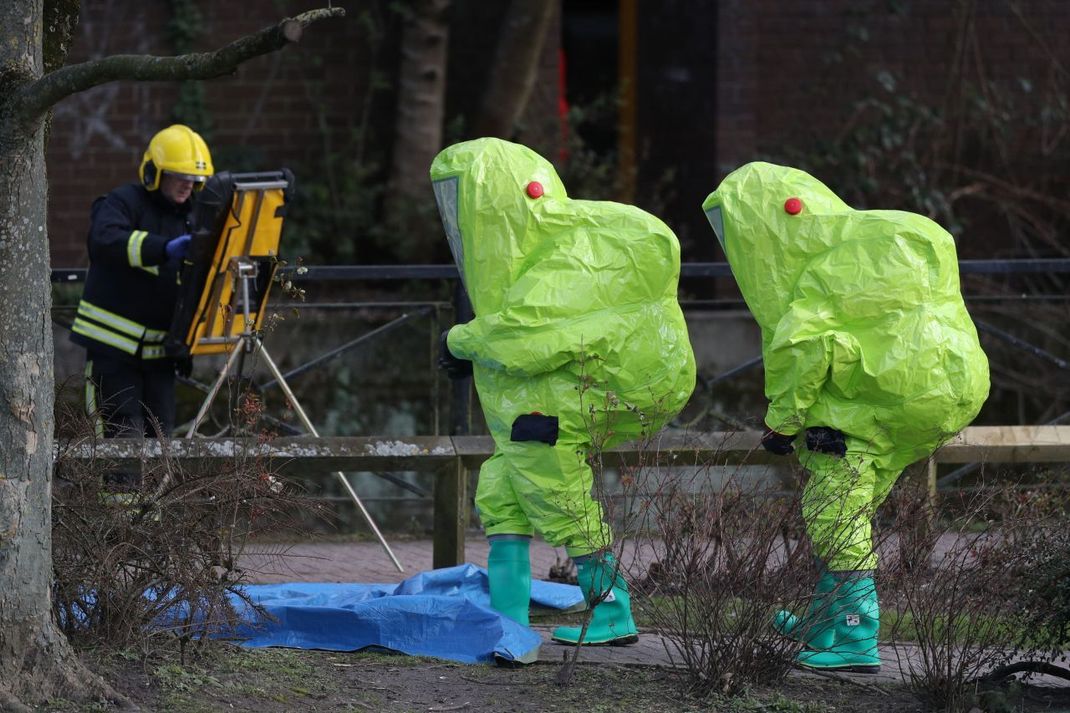 Etwa ein Jahr, nachdem Sergei Skripal und seine Tochter vergiftet wurden, fand ein Paar den leeren Giftbehälter. Die Frau starb an den schweren Vergiftungserscheinungen, der Mann konnte gerettet werden.