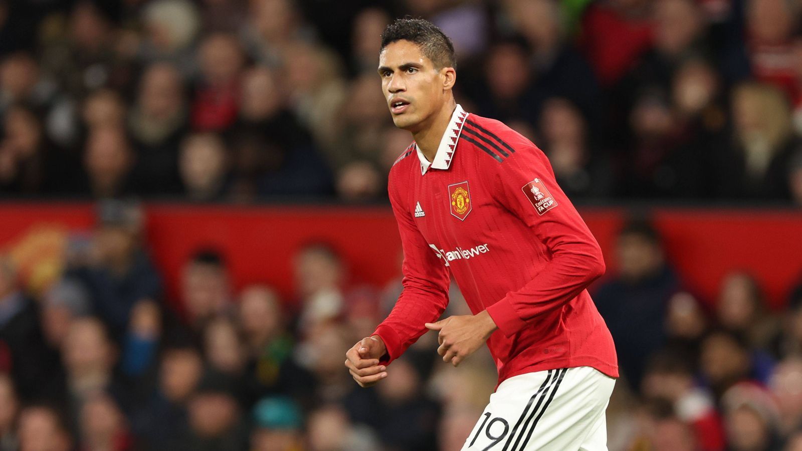 
                <strong>Raphael Varane (Manchester United)</strong><br>
                Eigentlich eine sichere Anspielstation in der Abwehr, beim Tor durch Jack Grealish ist er aber alles andere als Herr des Geschehens. Lässt den City-Stürmer, gemeinsam mit Teamkollege Aaron Wan-Bissaka, völlig freistehen. ran-Note: 4
              