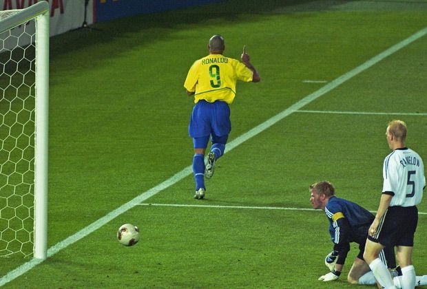 
                <strong>Der Ball ist drin</strong><br>
                1:0 für Brasilien! 
              