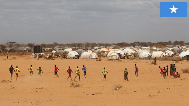 
                <strong>Somalia</strong><br>
                Platz 205: Somalia. Kicken vor und im Flüchtlingslager - kein Wunder, dass es da für das von Bürgerkrieg gebeutelte Land am Horn von Afrika nur zu sechs Pünktchen reicht. Bedeutet geteilter 205. Rang mit der Mongolei.
              
