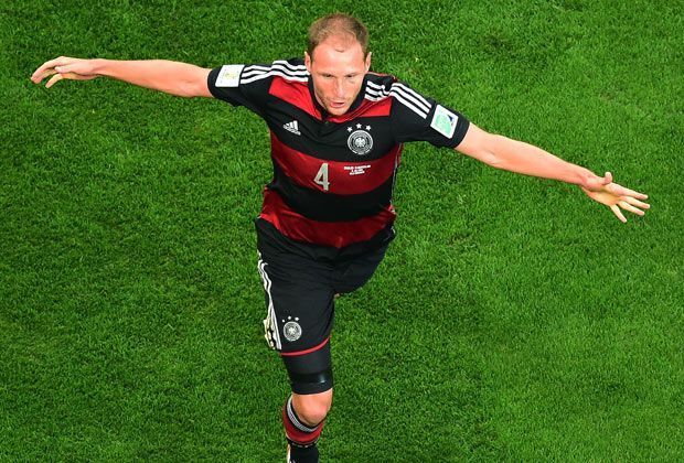 
                <strong>Benedikt Höwedes</strong><br>
                Eine Bank auf der linken Abwehrseite, auch gegen Brasilien ohne Fauxpas. EINFACH GEIL - NOTE 1.
              
