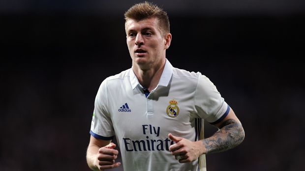 
                <strong>Zentrales Mittelfeld - Toni Kroos (Real Madrid)</strong><br>
                Zentrales Mittelfeld - Toni Kroos (Real Madrid)
              