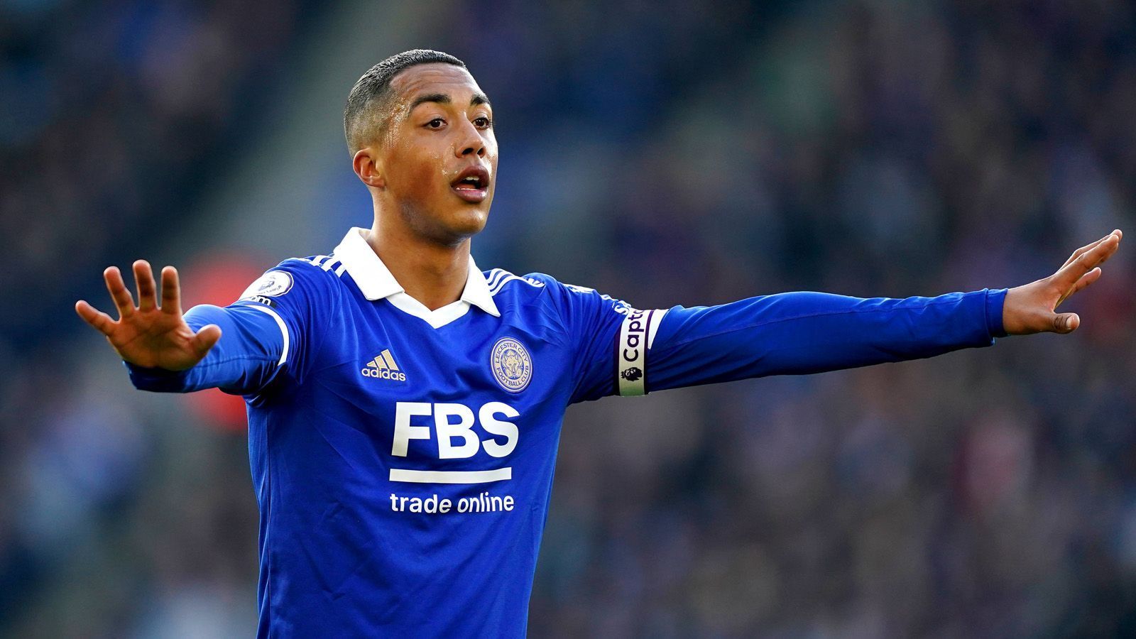 
                <strong>Youri Tielemans (Leicester City)</strong><br>
                Tielemans wechselte 2019 von AS Monaco nach Leicester und avancierte in über 200 Spielen zum absoluten Leistungsträger. 2021 schoss der Teilzeit-Kapitän die "Foxes" im Finale des FA-Cup beim 1:0 über den FC Chelsea zum Titel. Mit 25 Jahren wäre er zudem auch eine längerfristige Option.
              