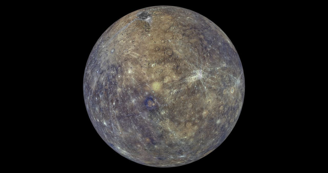 Merkur ist der Sonne am nächsten. Er umrundet sie in nur 88 Tagen und ist damit der "schnellste" Planet unseres Sonnensystems. Deshalb ist er nach Merkur, dem römischen Götterboten und Gott der Reise benannt.