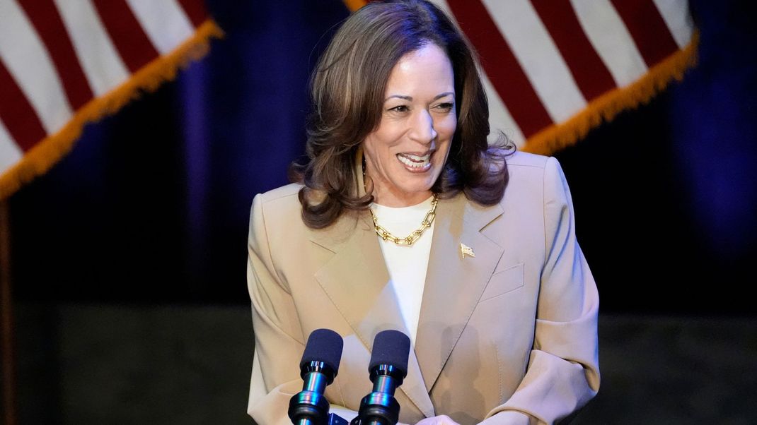 Kamala Harris wurde mit 99 Prozent der Stimmen zur Präsidentschaftskandidatin der Demokraten gewählt.