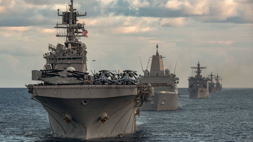 US-Schiffe der Operation Prosperity Guardian auf dem Weg ins Rote Meer.