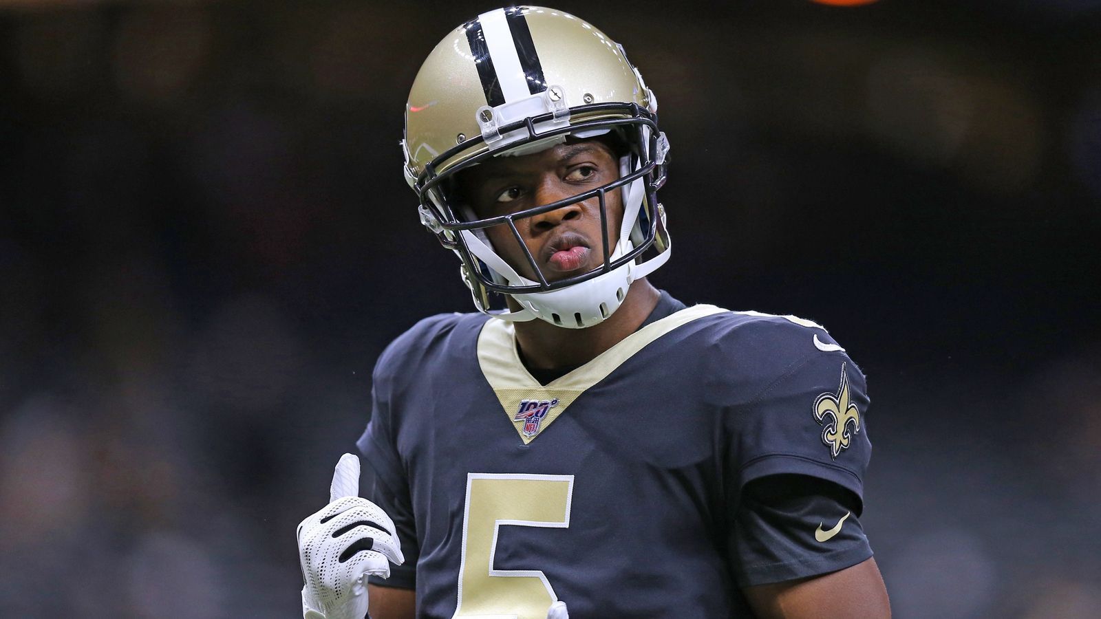 
                <strong>Teddy Bridgewater</strong><br>
                Was für eine Saison für Teddy Bridgewater! Nach seiner langen Verletzungspause 2018 ersetzte der Quarterback Brees nach seiner Fingerverletzung richtig stark: fünf Starts, fünf Siege. Diese Bilanz liest sich für Bridgewater exzellent und bringt den 27-Jährigen als Starter für andere Teams ins Gespräch. Allerdings deutete Bridgewater bereits an, bei den Saints bleiben zu wollen, um spätestens 2021 endgültig in die Fußstapfen von Brees zu treten. Sollte der ehemalige Vikings-QB sich doch anders entscheiden, findet er sicher einen Klub, der ihm eine Chance als Starter anbietet. Auch bei ihm sind die Colts, Chargers oder Bucs ein möglicher Abnehmer.
              