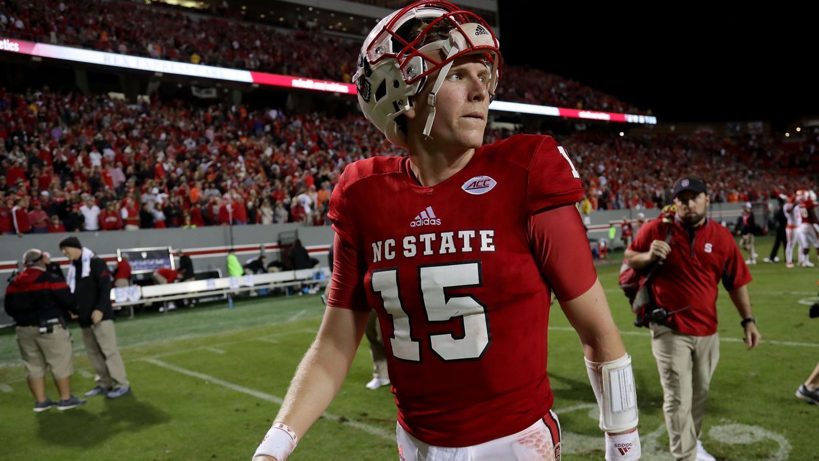 
                <strong>Ryan Finley</strong><br>
                College: North Carolina State UniversityWonderlic-Score: 43
              