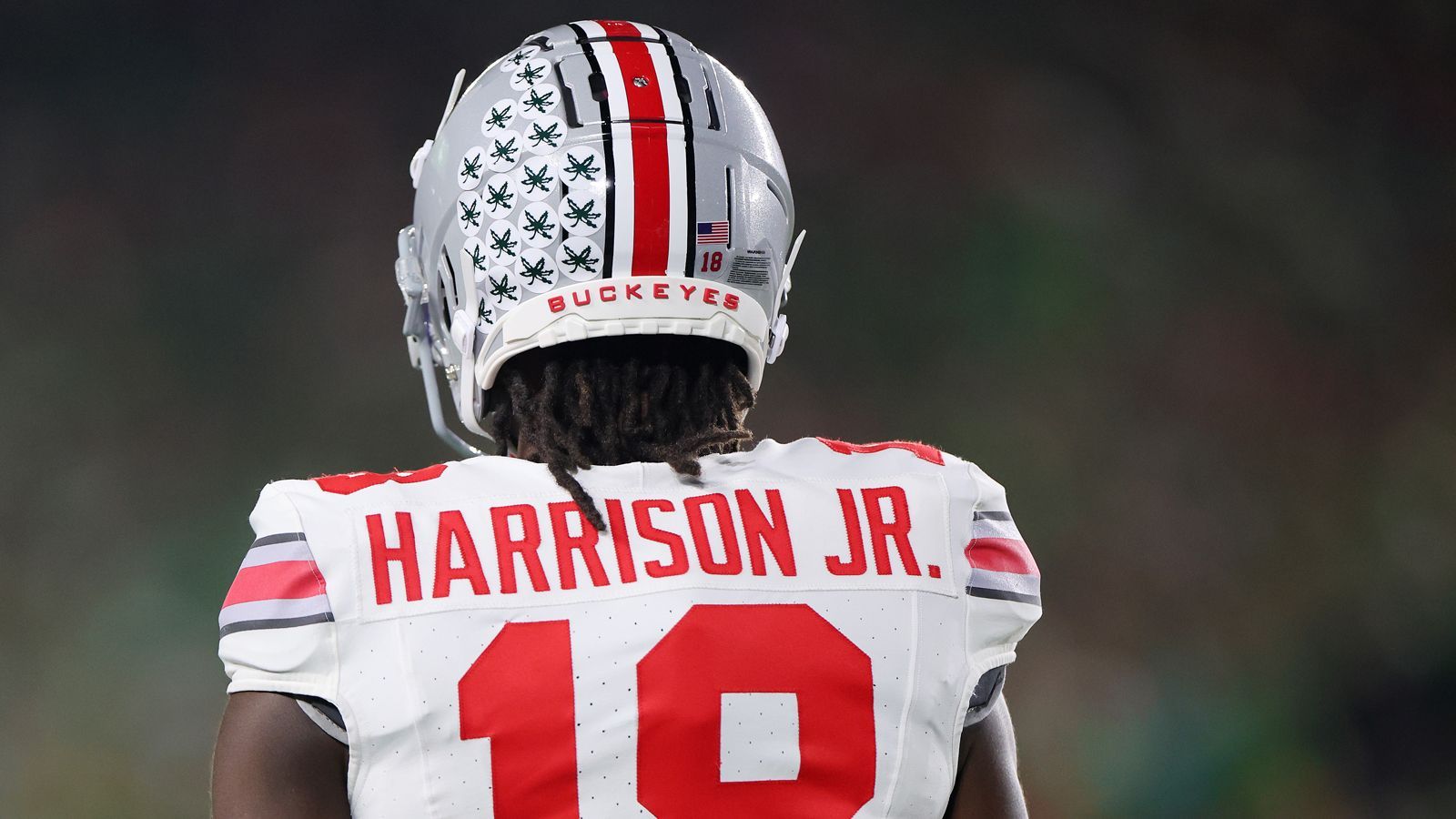 <strong>Wide Receiver Marvin Harrison Jr. (Ohio State)<br></strong>Seit 1992 hat erst ein WR die Trophäe gewinnen dürfen, und das war DeVonta Smith 2020. Damals für Alabama. Auch Harrison hat wohl eher Außenseiterchancen, auch wenn er zweifelsohne der beste "Non-QB" in dieser Saison war. Einige Teams lechzen wohl schon im Draft nach ihm.