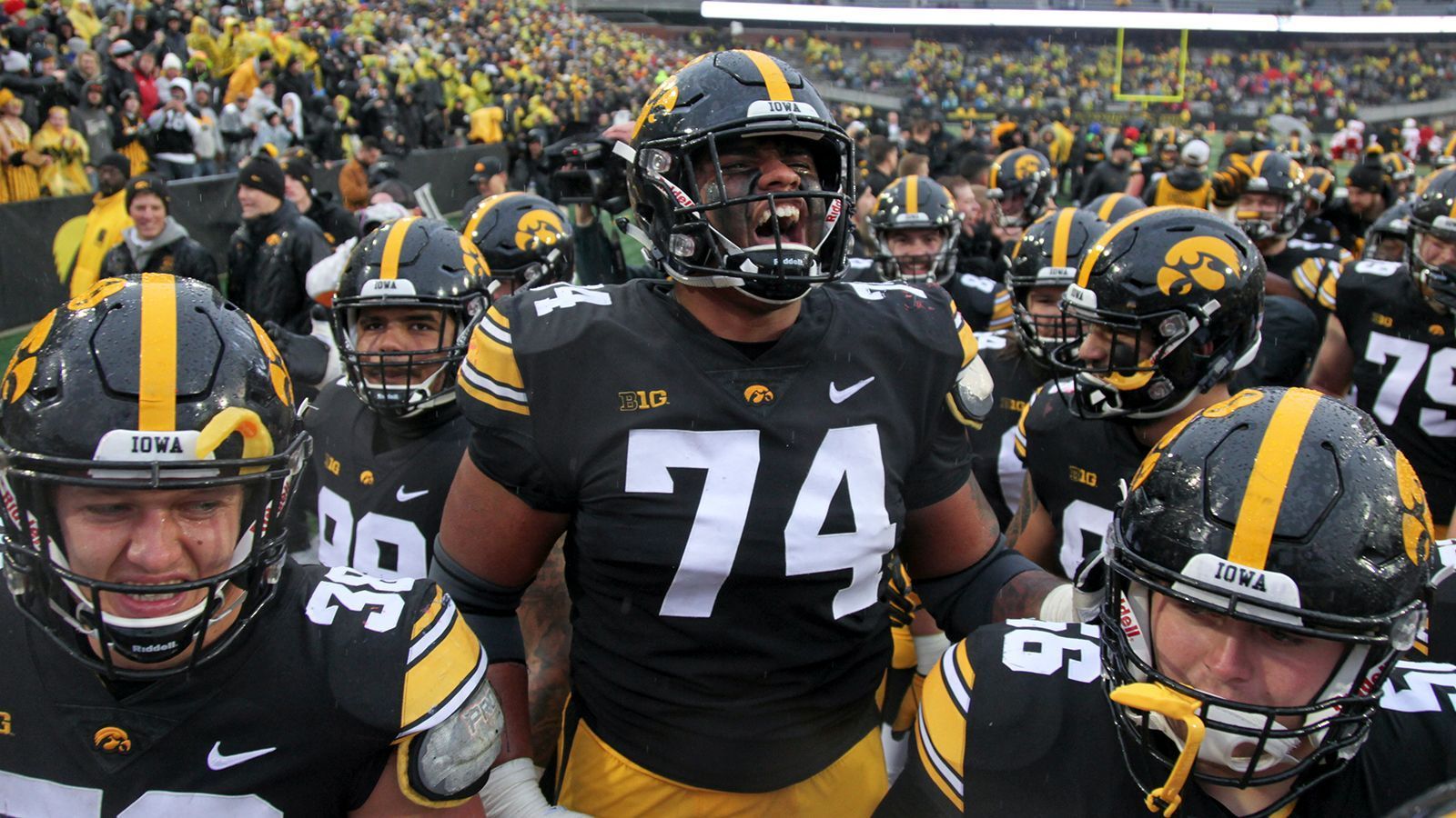 
                <strong>4. Pick - New York Giants: Tristan Wirfs (Iowa)</strong><br>
                Toller Athlet, vielseitig und vor allem smart. 38 Sacks in nur zwölf Spielen waren zu viel für Daniel Jones, demnach ergibt dieser Pick Sinn.
              