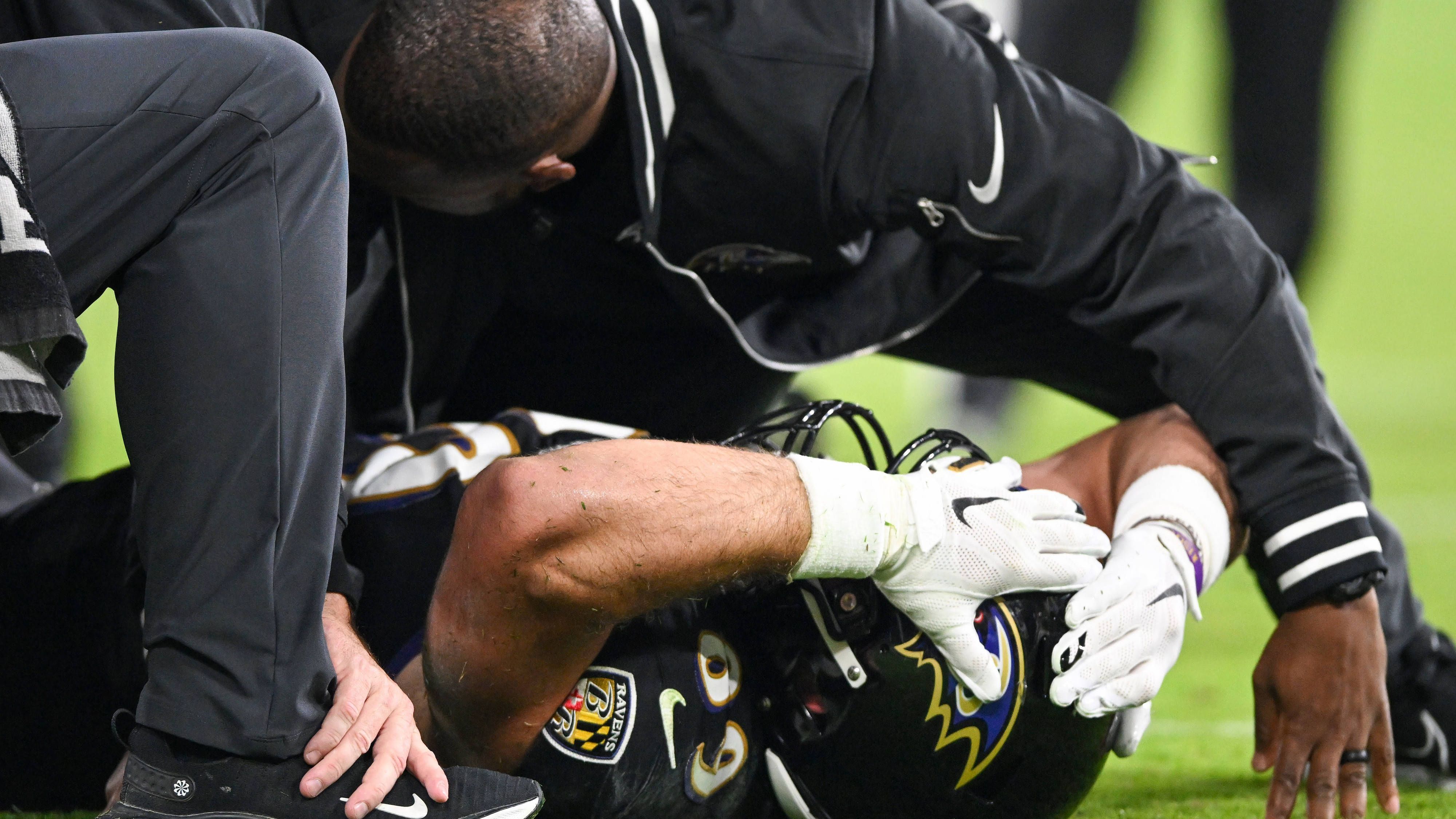<strong>Mark Andrews (Baltimore Ravens)</strong><br>Hoffnung auf eine Rückkehr des Tight Ends machte John Harbaugh höchstpersönlich. "Noch ist nichts endgültig entschieden. Aber nach Gesprächen mit unserem Trainern und den Ärzten gehe ich davon aus, dass es nicht so schlimm ist, wie zunächst befürchtet", sagte der Head Coach. Aktuell befindet sich der Sportler auf der Injured-Reserve-Liste.