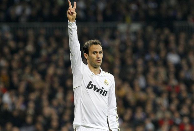 
                <strong>Bank: Ricardo Carvalho</strong><br>
                Der Portugiese spielte mit Kalou - wie die meisten genannten - bei Chelsea.
              