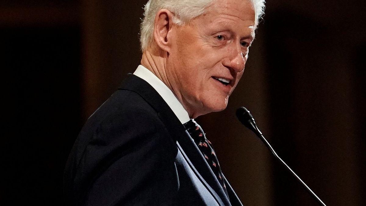 Der 42. Präsident der Vereinigten Staaten, Bill Clinton, gerät erneut in die Fänge des Falls um Jeffrey Epstein. 