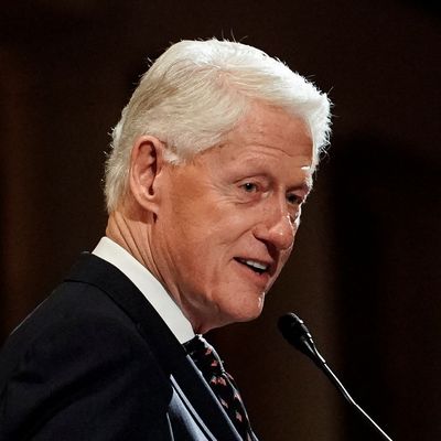 Der 42. Präsident der Vereinigten Staaten, Bill Clinton, gerät erneut in die Fänge des Falls um Jeffrey Epstein. 