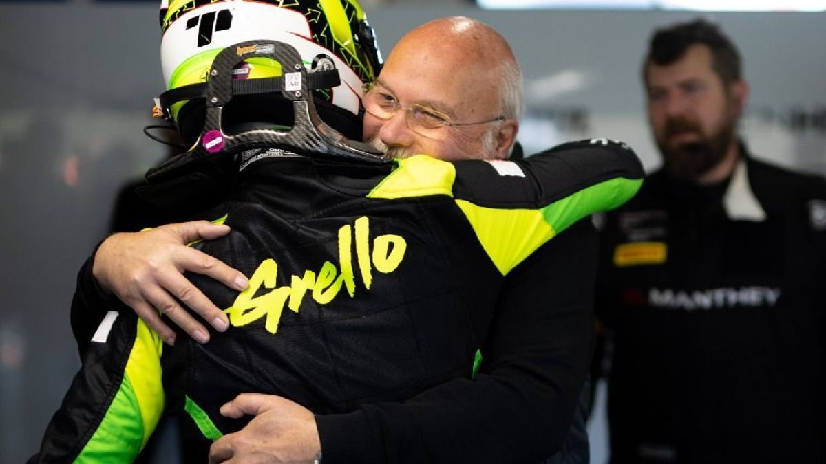 Olaf Manthey tröstet Thomas Preining nach dessen Pech bei DTM-Sonntagsrennen