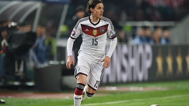 
                <strong>Sebastian Rudy: 200.000 Euro</strong><br>
                Sebastian Rudy: 200.000 Euro. Wer hätte das gedacht? Der Hoffenheimer sackt den Höchstsatz bei den Prämien ein. In allen zehn Quali-Partien steht Rudy im Kader. Lediglich gegen Schottland, Irland, Georgien und Gibraltar spielt er auch.
              