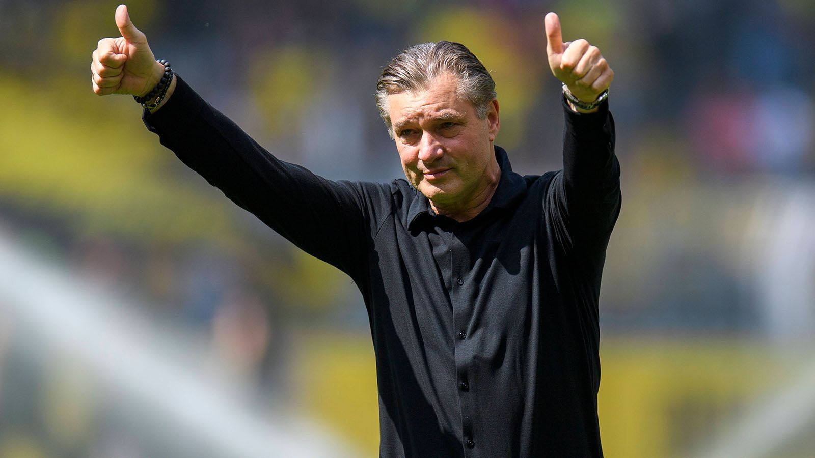 
                <strong>Michael Zorc verabschiedet sich! </strong><br>
                ... auch Michael Zorc beendet seine Zeit bei Borussia Dortmund. Nach 44 Jahren im Verein begibt sich der 59-Jährige in den Ruhestand. Der gebürtige Dortmunder schließt sich 1978 der Jugend des BVB an und absolviert insgesamt 572 Spiele für die "Schwarzgelben". Nach seinem Karriereende wechselt Zorc ins Management. Als Spieler und Manager feiert er mit dem Klub fünf Meisterschaften, gewinnt viermal den DFB-Pokal und wird einmal Champions-League-Sieger.
              