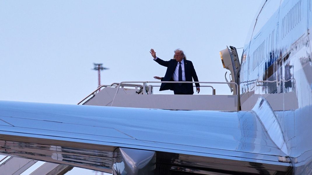 US-Präsident Donald Trump will US-Medienberichten zufolge einen Luxus-Jet aus Katar als neue Präsidentenmaschine Air Force One annehmen.