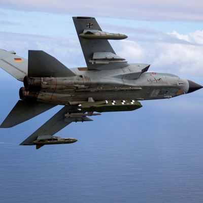 Die Bundeswehr-Aufnahme zeigt einen Kampfjet Tornado IDS ASSTA 3.0, bestückt mit dem Lenkflugkörper Taurus.