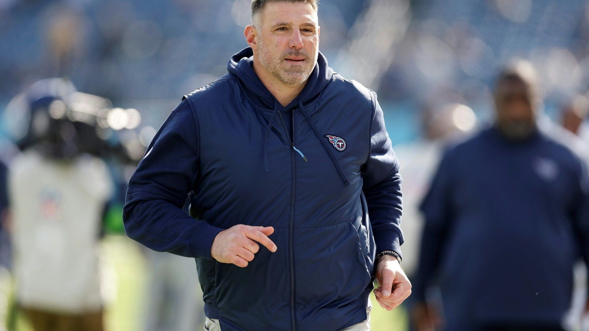 <strong>Mike Vrabel (zuletzt Head Coach der Tennessee Titans)</strong><br>Vrabel wurde nach einer enttäuschenden Saison von den Titans entlassen, doch in seinen ersten vier Spielzeiten verbuchte er eine Bilanz von 41-24 und führte die Franchise zu drei Playoff-Teilnahmen, einmal sogar in das AFC-Championship-Game. Nach der Saison 2021 wurde er zum "Coach of the Year" ernannt. Er dürfte für die Seahawks eine Überlegung wert sein.&nbsp;