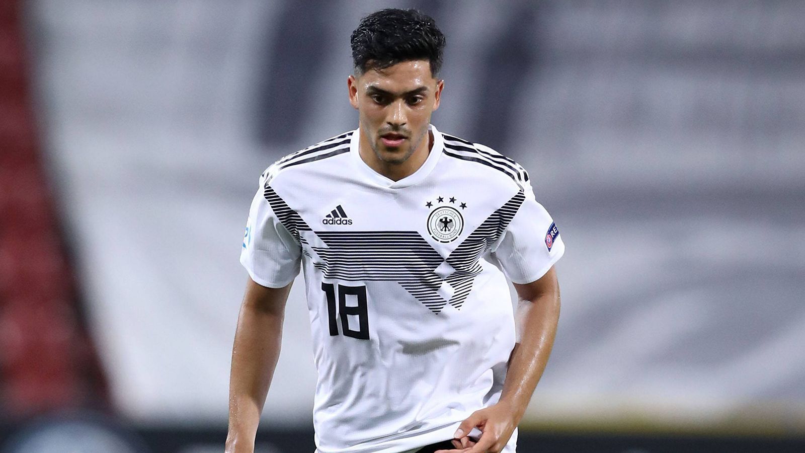 
                <strong>Nadiem Amiri</strong><br>
                Rückt nach seiner Einwechslung zunächst auf den rechten Flügel, später nach links. Vergibt nach langem Sololauf aus 14 Metern kläglich (66.). Sein Freistoß aus 20 Metern geht deutlich am Gehäuse vorbei (77.). ran-Note: 4
              