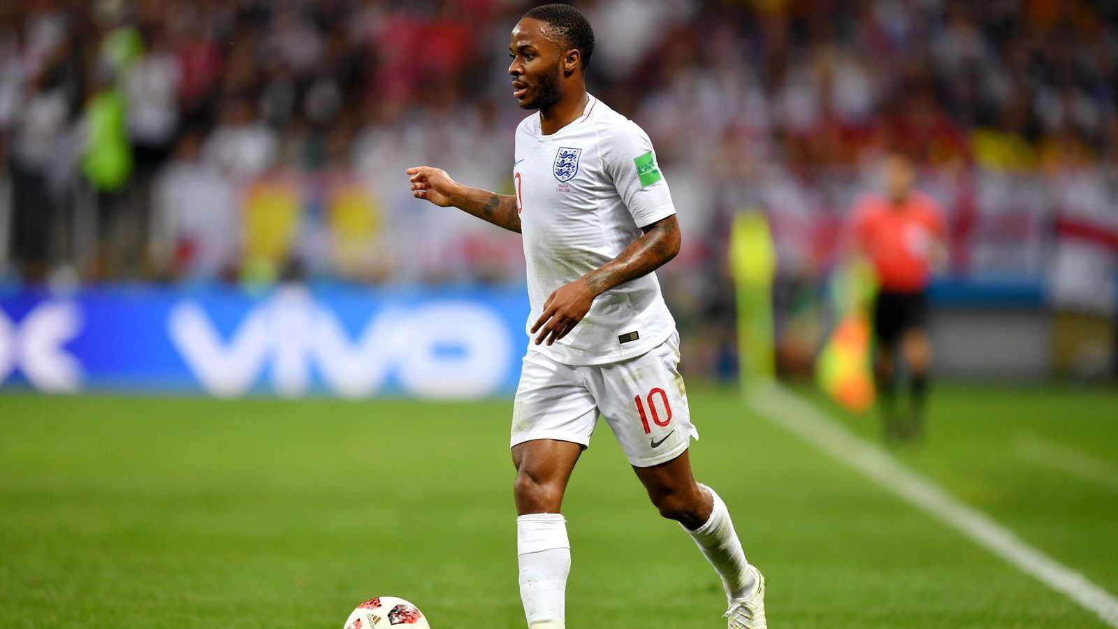 
                <strong>Raheem Sterling (England)</strong><br>
                Das Halbfinale als Spiegelbild des Turniers: Sterling ist zwar sehr bemüht, aber ohne Glück in seinen Aktionen. Kann ein-, zweimal Geschwindigkeit mit dem Ball aufnehmen, verdaddelt diesen aber dann noch viel schneller. Macht in Minute 74 Platz für Rashford. ran-Note: 5
              