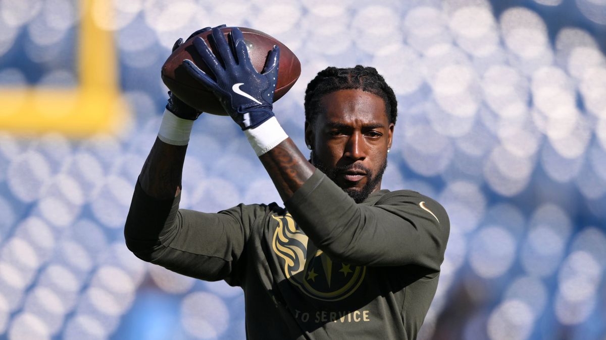 NFL, American Football Herren, USA Houston Texans at Tennessee Titans Nov 16, 2025; Nashville, Tennessee, USA; Tennessee Titans wide receiver Calvin Ridley (0) warms up before the game between the ...
